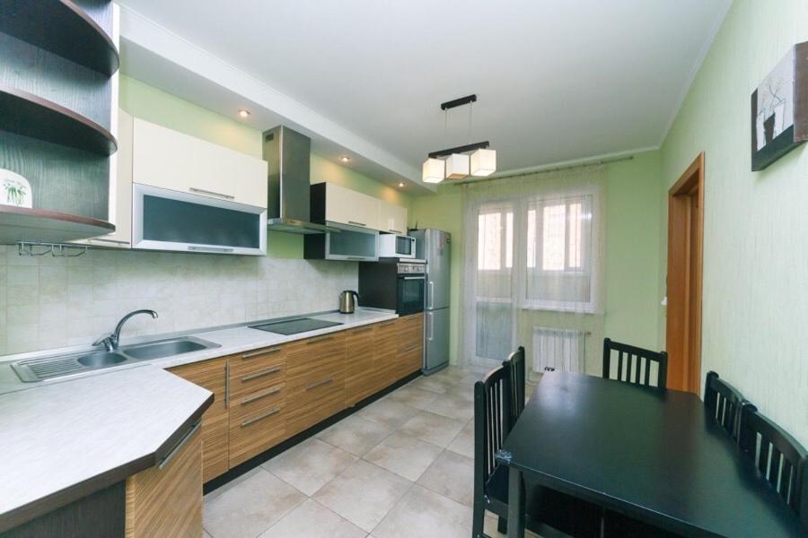 большая двухкомнатная на княжем затоне 21 Apartment