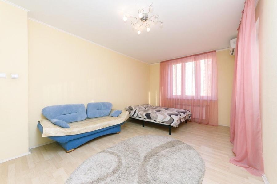 большая двухкомнатная на княжем затоне 21 Apartment
