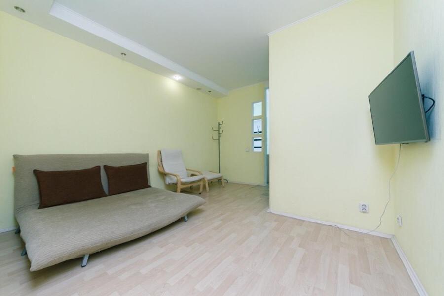 большая двухкомнатная на княжем затоне 21 Apartment *